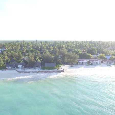 Garden Beach Bungalows Джамбиани Екстериор снимка