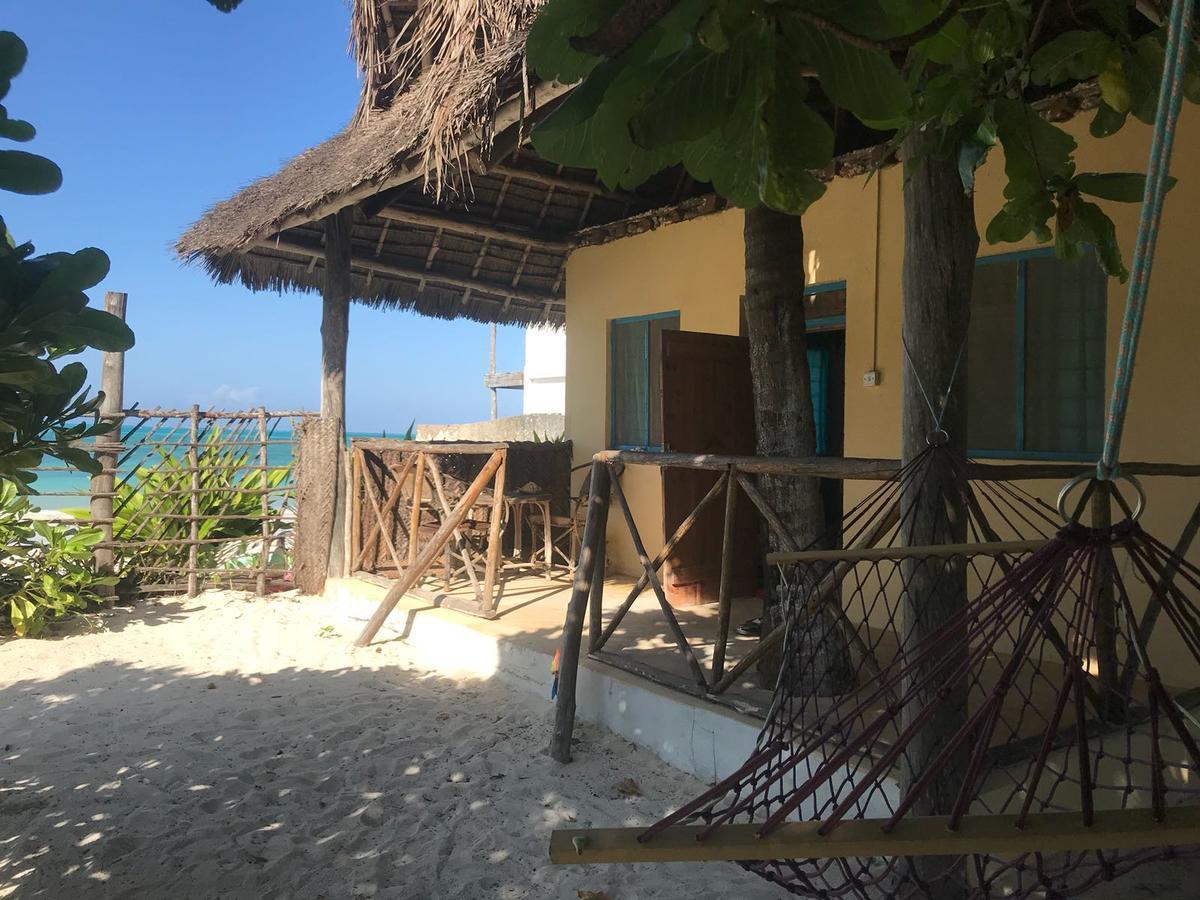 Garden Beach Bungalows Джамбиани Екстериор снимка