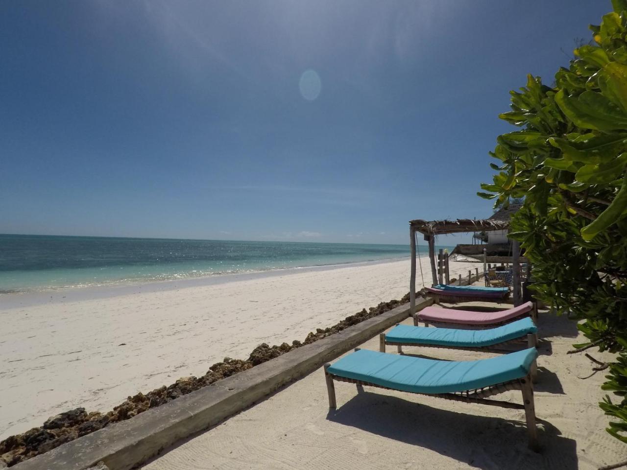 Garden Beach Bungalows Джамбиани Екстериор снимка