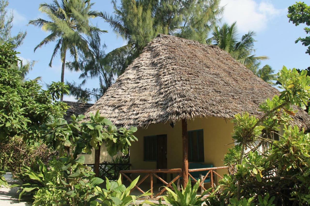 Garden Beach Bungalows Джамбиани Екстериор снимка