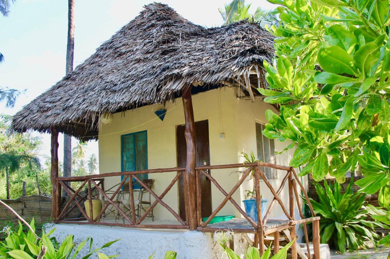 Garden Beach Bungalows Джамбиани Екстериор снимка