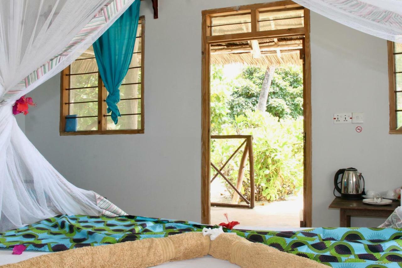 Garden Beach Bungalows Джамбиани Екстериор снимка