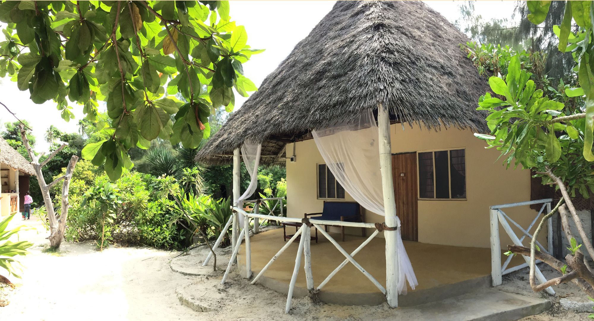 Garden Beach Bungalows Джамбиани Екстериор снимка